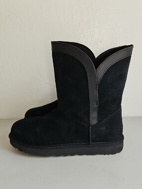 UGG Classic Short Lunara